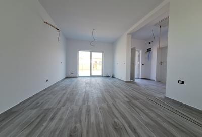 Casă individuală cu 3 camere cu Canalizare în Sânandrei