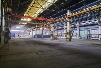 Spațiu industrial, de 2,200 mp, în Tractorul