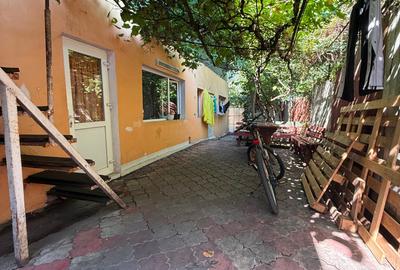 Casă cu 8 camere cu Teren 229 Mp în Pantelimon