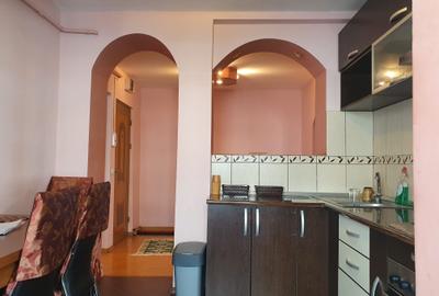 Apartament cu 2 camere decomandat în Calarași 4