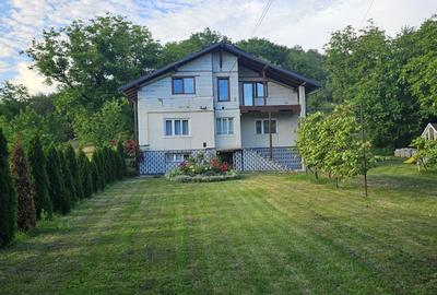 Casă cu 3 camere în Valea Chioarului