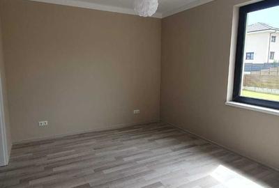 Casă cu 4 camere în Dezmir