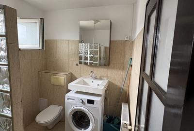 Apartament cu 3 camere semidecomandat în Central - 1