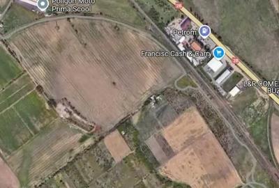 Teren de 25000 mp, în Central