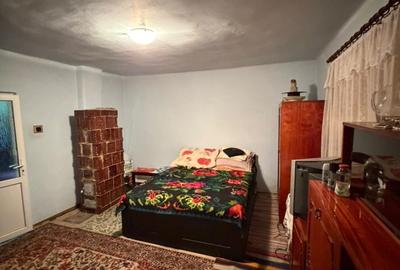 Casă cu 3 camere în Cetan