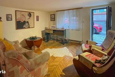 Casă cu 4 camere în Central