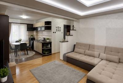 Apartament cu 3 camere decomandat, mobilat în Central