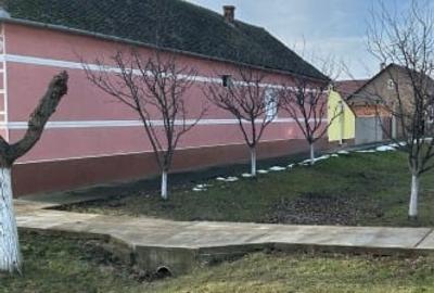 Casă individuală cu 5 camere cu Teren 2880 Mp în Central - 2