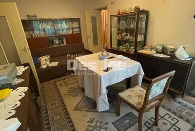 Apartament cu 3 camere semidecomandat în Giulești