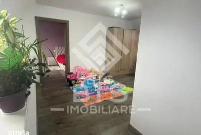 Apartament cu 4 camere decomandat în Calea Moldovei