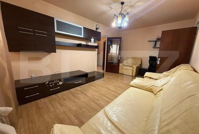 Apartament cu 2 camere semidecomandat, mobilat în Micro 6