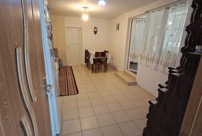 Casă cu 3 camere în Stănești