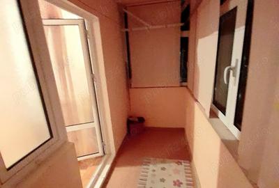 Apartament cu 3 camere decomandat în Berca