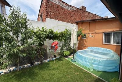 Casă cu 6 camere cu Canalizare în Central