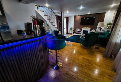 Casă cu 10 camere decomandat cu Canalizare în CET - 19