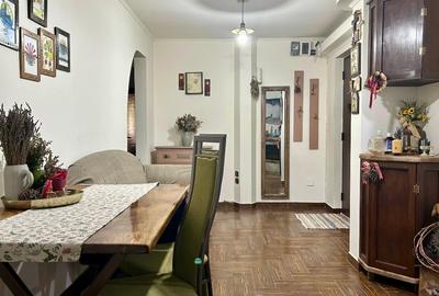 Apartament cu 3 camere decomandat, mobilat în Micro 19