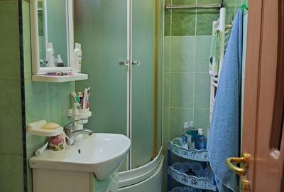 Apartament cu 3 camere decomandat în Exterior Vest