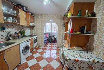 Apartament cu 2 camere decomandat în Baba Novac