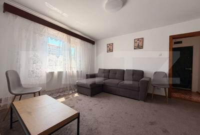 Apartament cu 2 camere semidecomandat, mobilat în Micro 6
