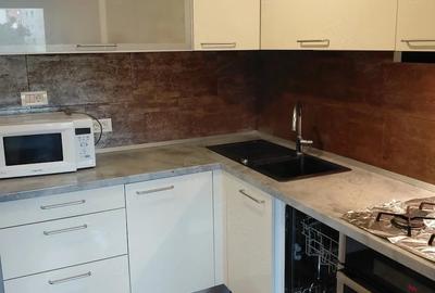 Apartament cu 3 camere decomandat în Dorobanților