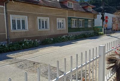 Casă cu 6 camere în Central - 1