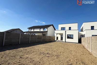 Casă cu 4 camere cu Teren 335 Mp în Săcălaz