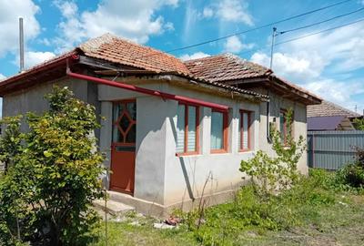 Casă cu 4 camere în Central - 2