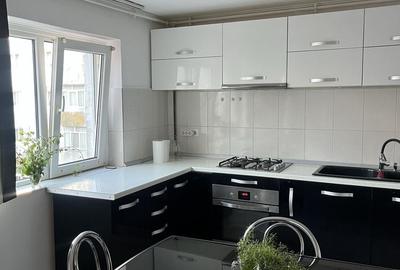 Apartament cu 3 camere decomandat în Exterior Vest