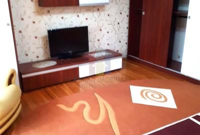 Apartament cu 3 camere decomandat în Buzaului