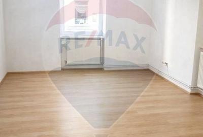 Spațiu comercial, de 23.700000762939 mp, în Central - 1