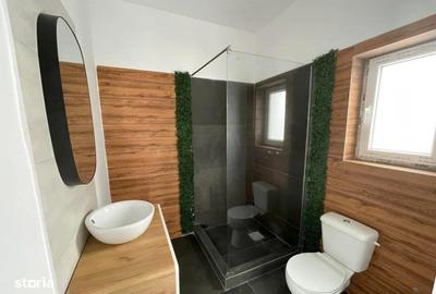 Casă cu 3 camere cu Teren 250 Mp în Central - 1