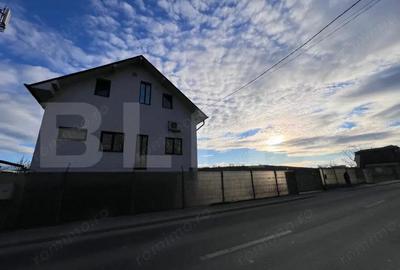 Casă cu 11 camere cu Teren 1342 Mp în Central - 2