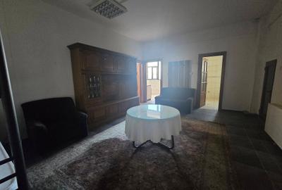 Spațiu comercial, de 1,000 mp, în Autogară - 29