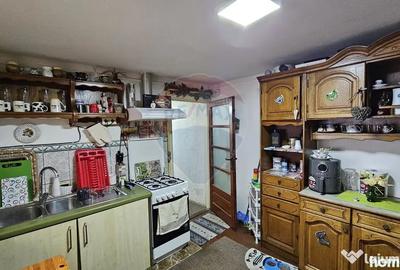 Casă cu 3 camere cu Teren 200 Mp în Central