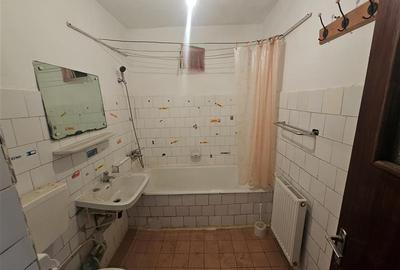 Apartament cu 4 camere decomandat în Micro IV - 9