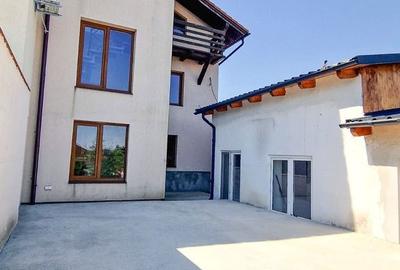 Casă cu 5 camere cu Teren 483 Mp în Trei Stejari