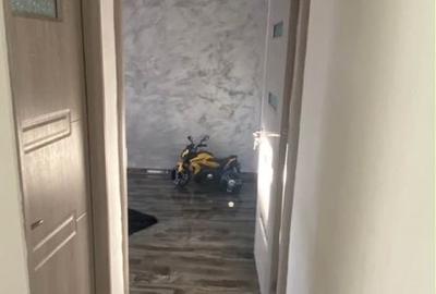 Apartament cu 3 camere decomandat în Exterior Vest