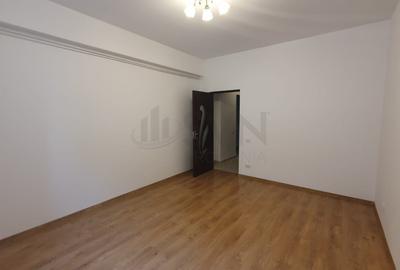 Apartament cu 3 camere, mobilat în Romană