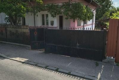 Casă cu 3 camere în 1 Mai