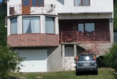Casă cu 4 camere cu Teren 30000 Mp în Fârtățești - 2