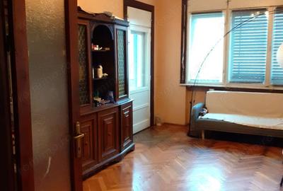Apartament cu 4 camere decomandat în Central - 2