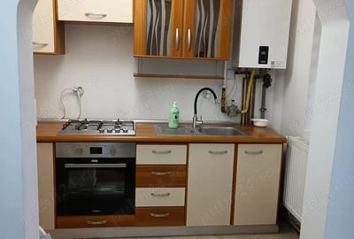 Apartament cu 4 camere decomandat în Central