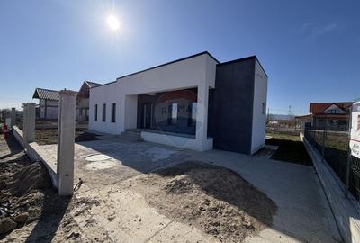 Casă cu 4 camere cu Teren 470 Mp în Câmpineanca - 1