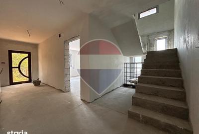 Casă cu 7 camere cu Teren 800 Mp în Petrăchioaia