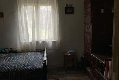 Casă cu 4 camere în Zărnești