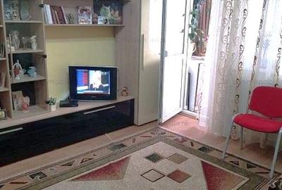 Apartament cu 3 camere decomandat în Obor