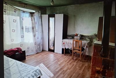 Casă cu 3 camere cu Teren 1093 Mp în Central - 2