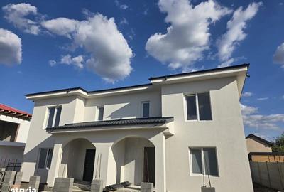 Casă cu 4 camere cu Teren 140 Mp în Central - 1
