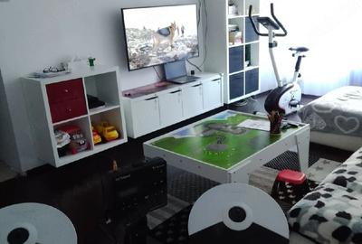 Apartament cu 4 camere decomandat în Rogerius