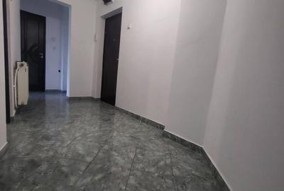 Apartament cu 2 camere decomandat în Cornișa